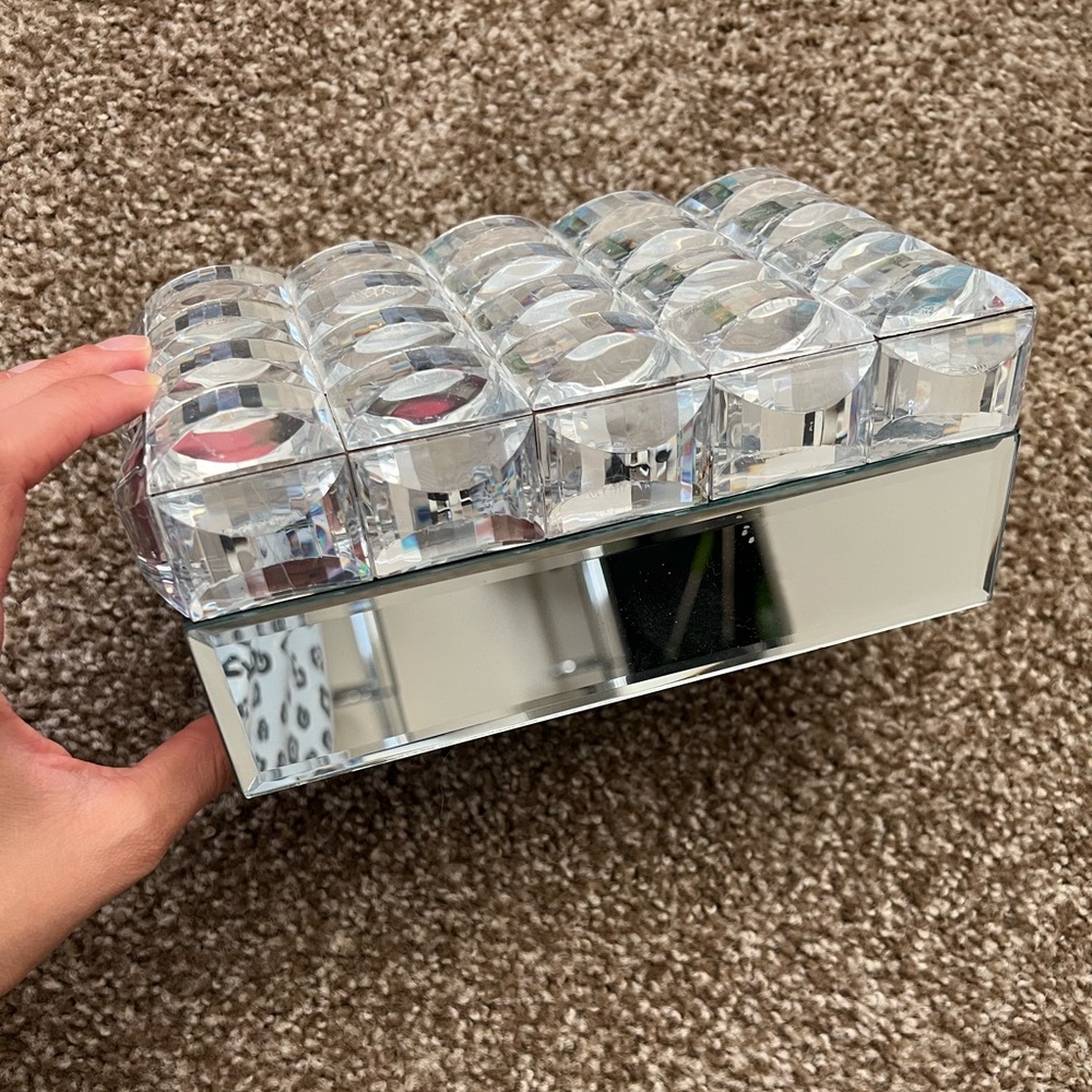 Jewelry box